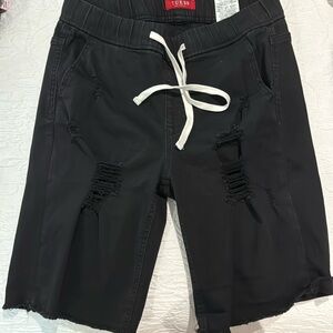 GUESS - MEDIUM WOMENS SHORTS , EUC, BLACK